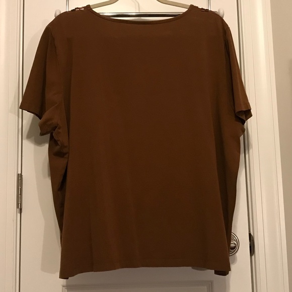 Alfred Dunner brown short-sleeved blouse with coppery-bronze pin beading (2X) - Picture 4 of 16
